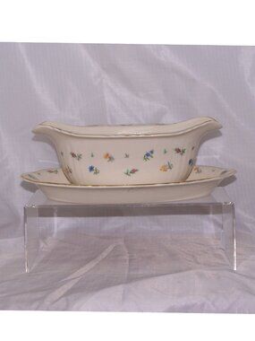 Gravy Boat with Attached Underplate Suzanne